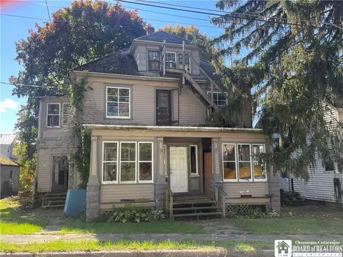 17 12th St, Jamestown, NY 14701