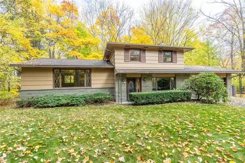 418 Woodland Ln, Webster, NY 14580
