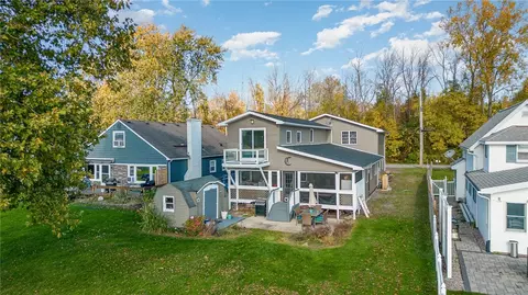 8 Bayview Dr, Hilton, NY 14468