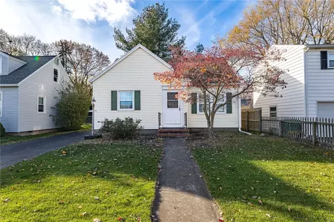 91 Newton Rd, Greece, NY 14626