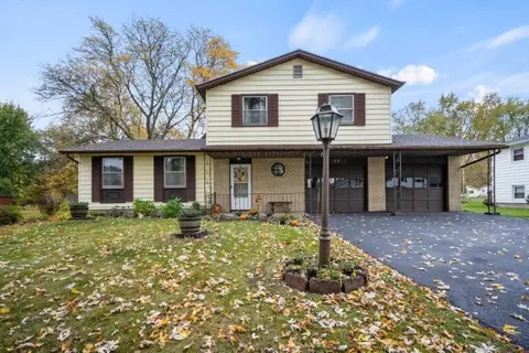39 Citrus Dr, Gates, NY 14606