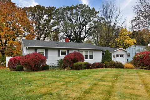 368 Hollybrook Rd, Rochester, NY 14623