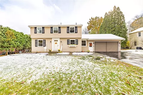 51 Skyview Ln, Rochester, NY 14625