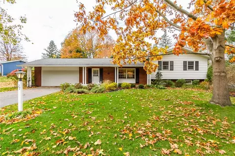 27 Highview Trl, Pittsford, NY 14534