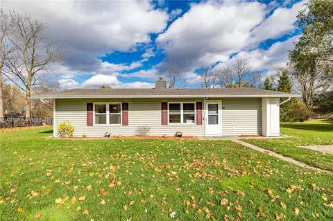 96 Birchbrook Dr, Rochester, NY 14623