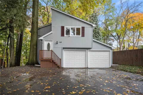 148 Chestnut Hill Dr, Irondequoit, NY 14617