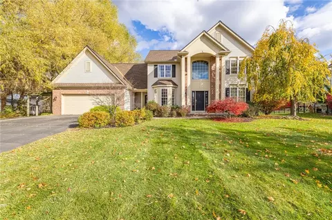 11 Pearlstone Dr, Penfield, NY 14526