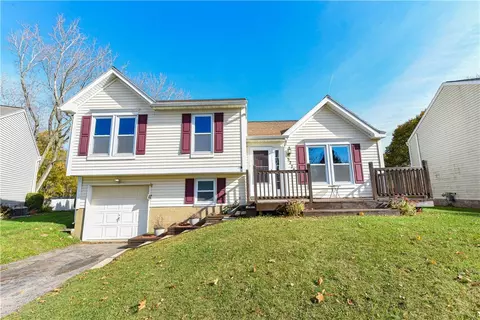 3278 Creekside Cir, Walworth, NY 14568