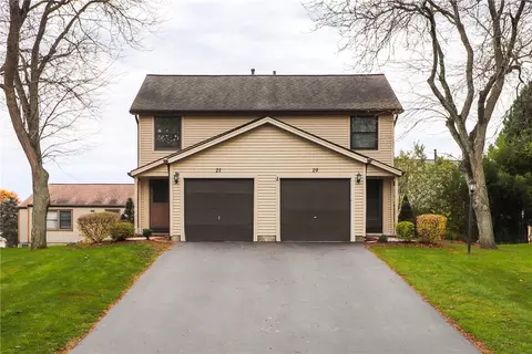 21 Devonshire Cir, Penfield, NY 14526