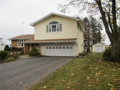 8512 Stringham Dr, Batavia, NY 14020