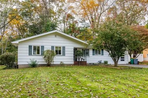 73 Burrows Hills Dr, Rochester, NY 14625
