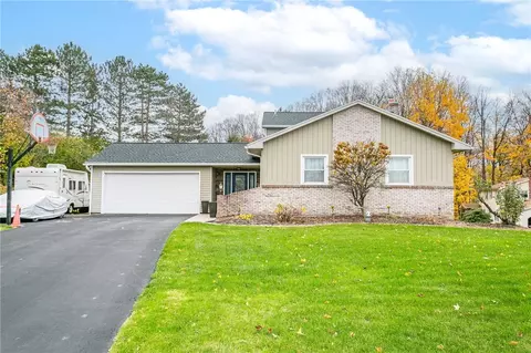 28 Center Xing, Perinton, NY 14450
