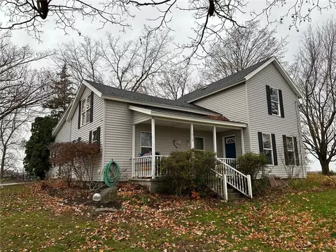 1018 Lewiston Rd, Alabama, NY 14013