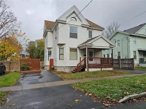 31 Seymour St, Auburn, NY 13021