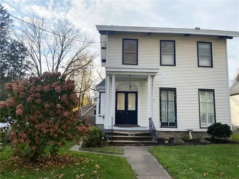 77 Steel St, Auburn, NY 13021