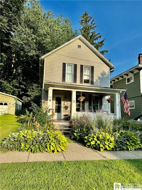 16 Leverett St, Pomfret, NY 14063