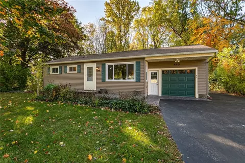 880 Joran Dr, Webster, NY 14580