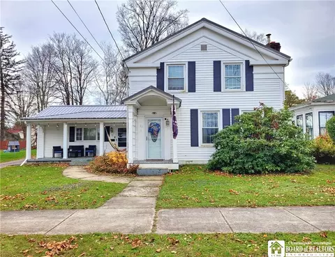 33 Jamestown St, Randolph, NY 14772