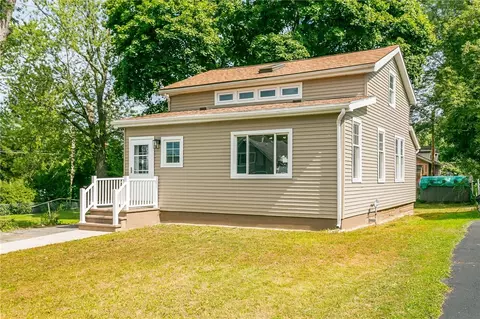 482 Crossfield Rd, Irondequoit, NY 14609