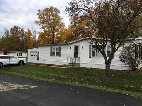 2 Hilltop Dr, Bergen, NY 14416