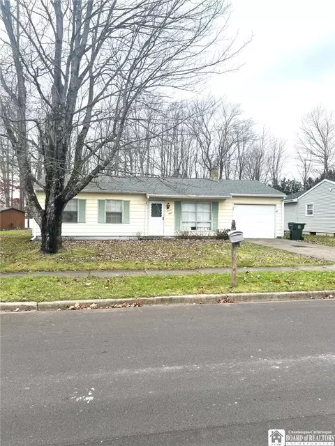 28 Collins Ave, Jamestown, NY 14701