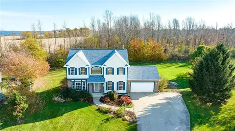 718 Lake View Knls, Ontario, NY 14519