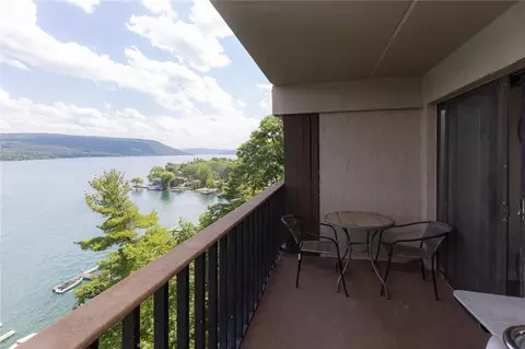 40 Cliffside Dr, South Bristol, NY 14424