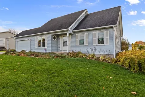20 Canterbury Ln, Bergen, NY 14416
