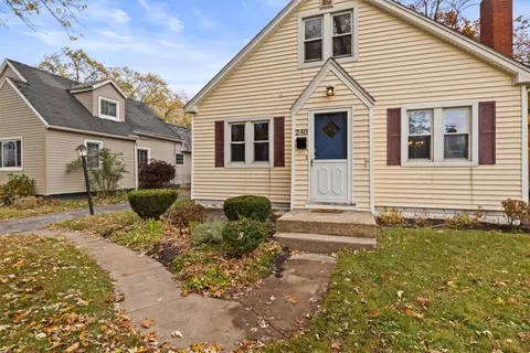 240 Walzer Rd, Irondequoit, NY 14622