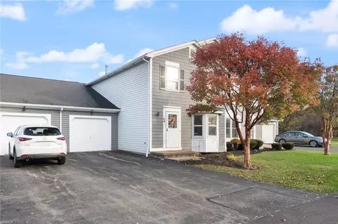 46 Hanna Ln, Webster, NY 14580