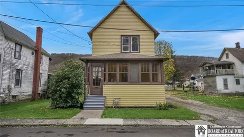 16 Penn Ave, Salamanca, NY 14779