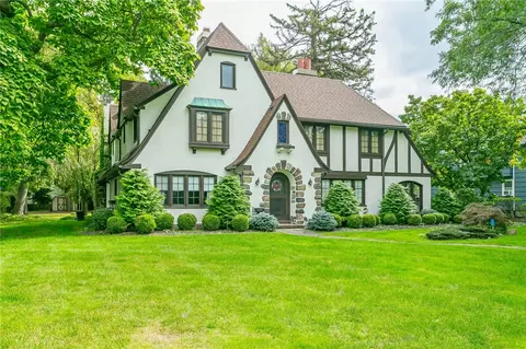 4262 Saint Paul Blvd, Irondequoit, NY 14617