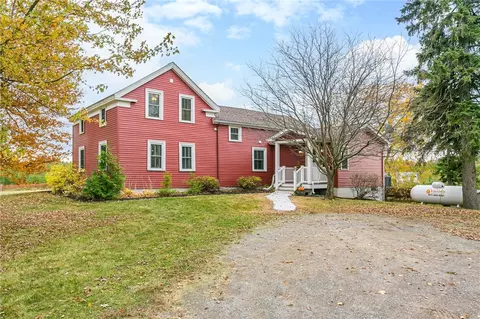 5038 Lake Rd, Williamson, NY 14589