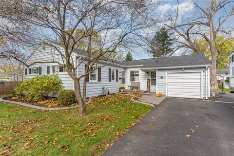 50 Valley View Dr, Penfield, NY 14526