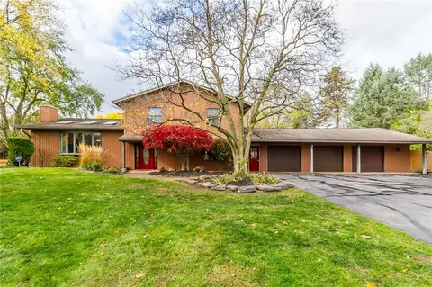 11 Larwood Dr, Rochester, NY 14618