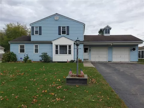 792 Chestnut Bnd, Webster, NY 14580