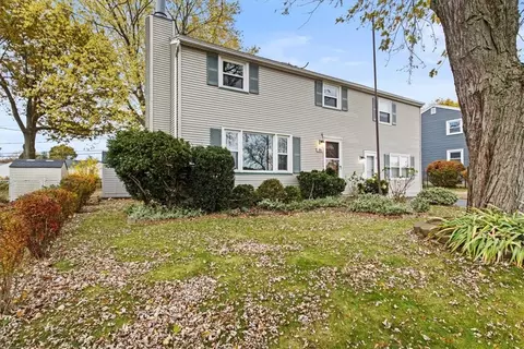 104 Whipple Ln, Irondequoit, NY 14622
