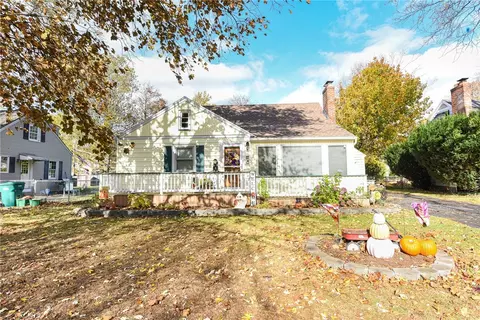452 Pemberton Rd, Irondequoit, NY 14622