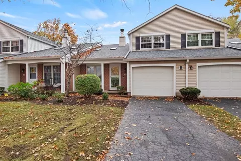 80 Old Pine Ln, Greece, NY 14615