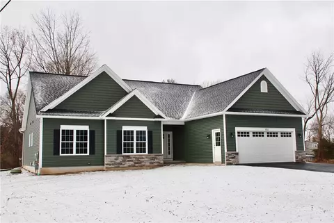 553 Webster Rd, Webster, NY 14580 photo 2