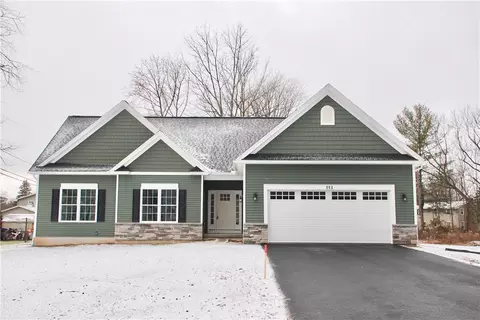 553 Webster Rd, Webster, NY 14580