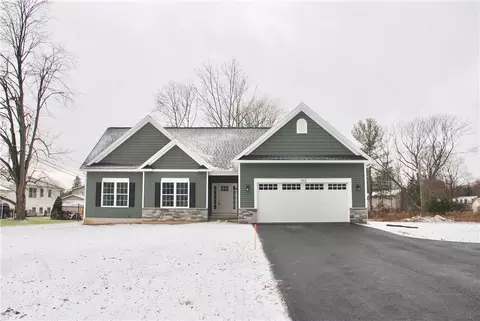 553 Webster Rd, Webster, NY 14580 photo 3