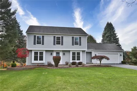 27 Park View Dr, Perinton, NY 14534
