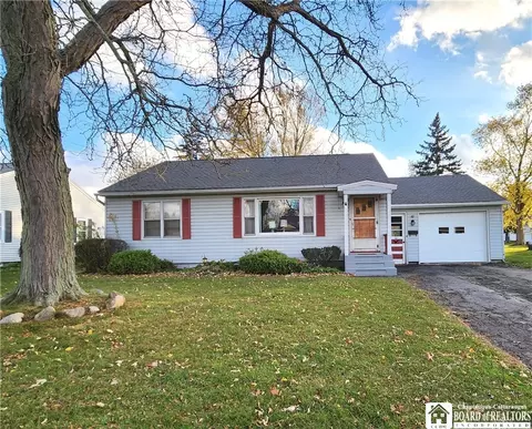 11 Leon Pl, Pomfret, NY 14063