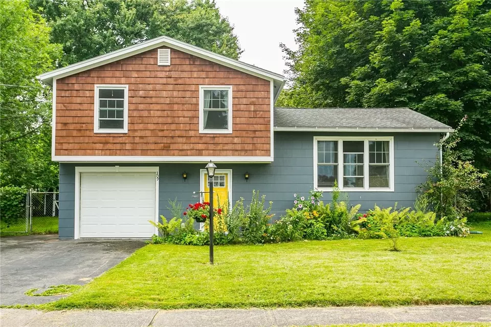 309 Cadillac Ave, Gates, NY 14606 46 Photos Movoto