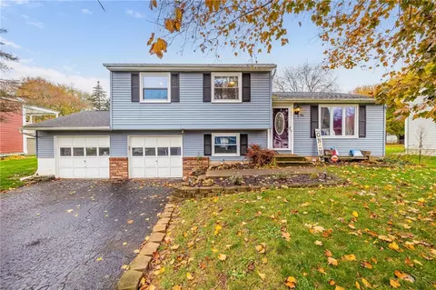 35 Reddick Ln, Ogden, NY 14624