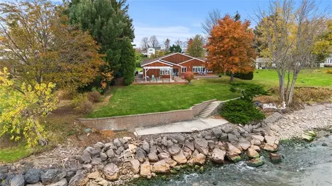 2865 White Birch Cv, Williamson, NY 14589