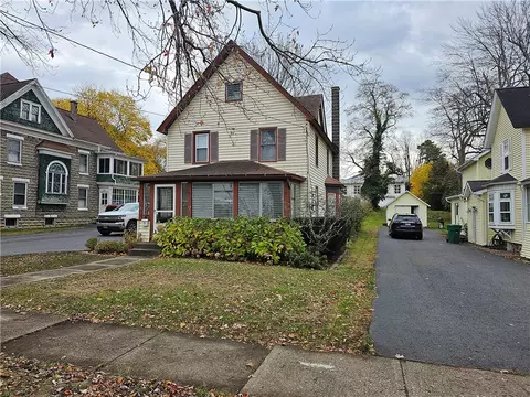 29 Smith St, Sodus, NY 14551