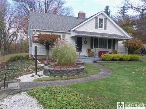 151 Chestnut St, Pomfret, NY 14063