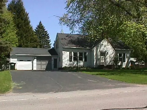 1060 Pixley Rd, Gates, NY 14624